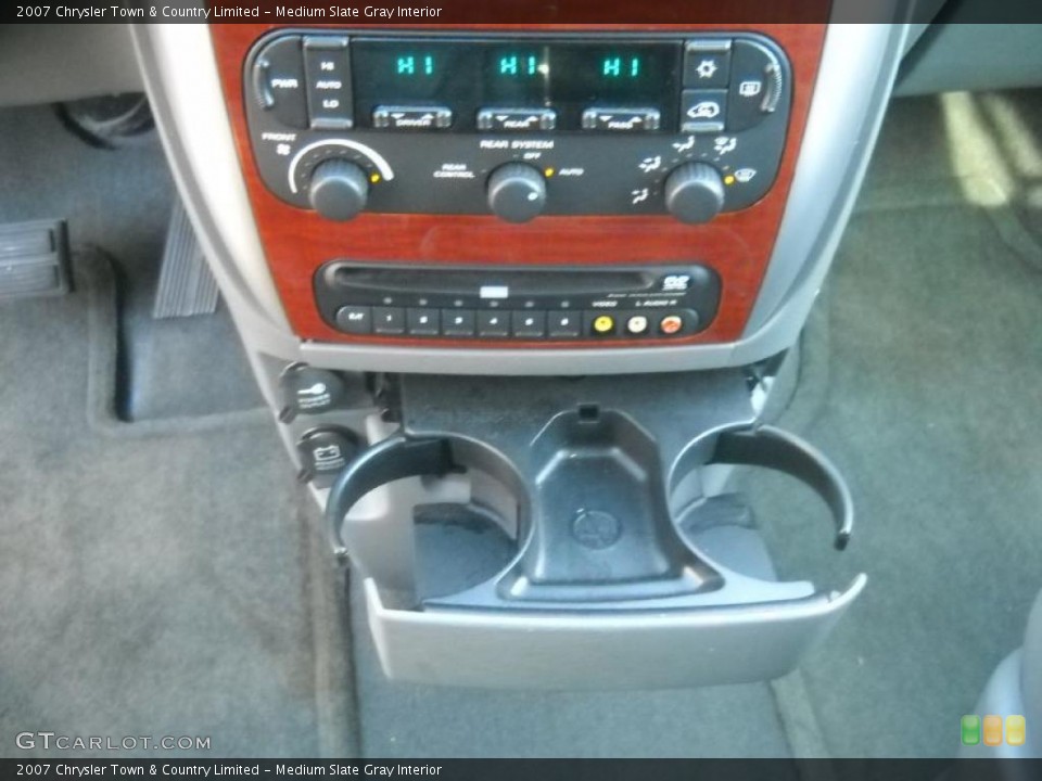 Medium Slate Gray Interior Controls for the 2007 Chrysler Town & Country Limited #39955942