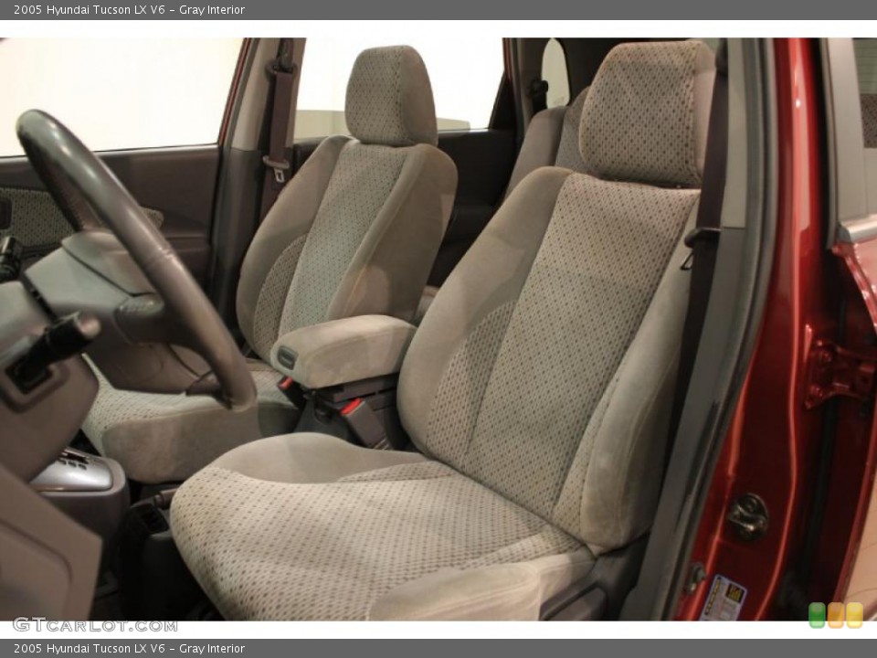 Gray Interior Photo for the 2005 Hyundai Tucson LX V6 #39957858