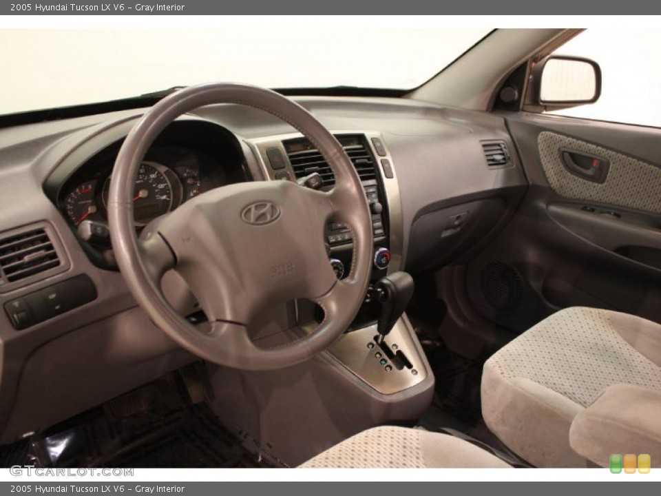 Gray Interior Prime Interior for the 2005 Hyundai Tucson LX V6 #39957870