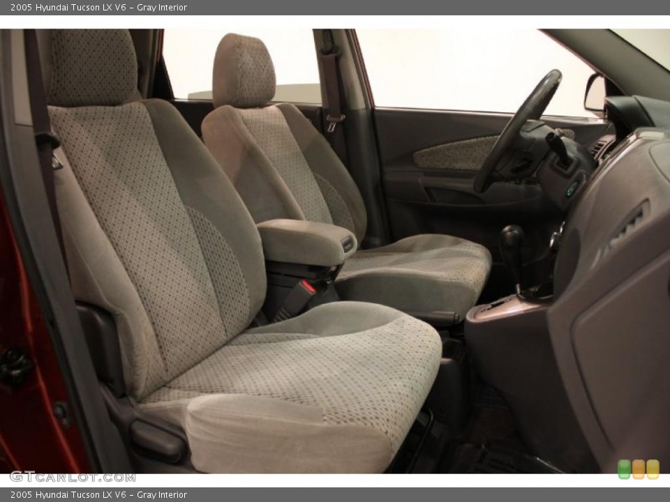 Gray Interior Photo for the 2005 Hyundai Tucson LX V6 #39957942