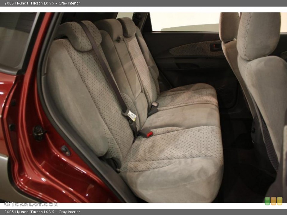 Gray Interior Photo for the 2005 Hyundai Tucson LX V6 #39957954