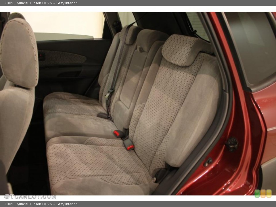 Gray Interior Photo for the 2005 Hyundai Tucson LX V6 #39957974
