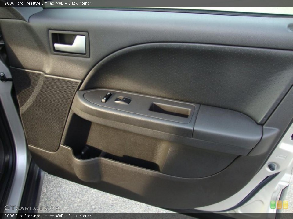 Black Interior Door Panel for the 2006 Ford Freestyle Limited AWD #39962362