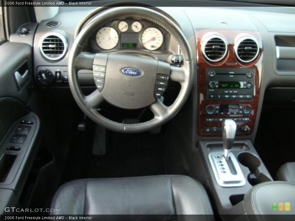 Black Interior Dashboard for the 2006 Ford Freestyle Limited AWD #39962526