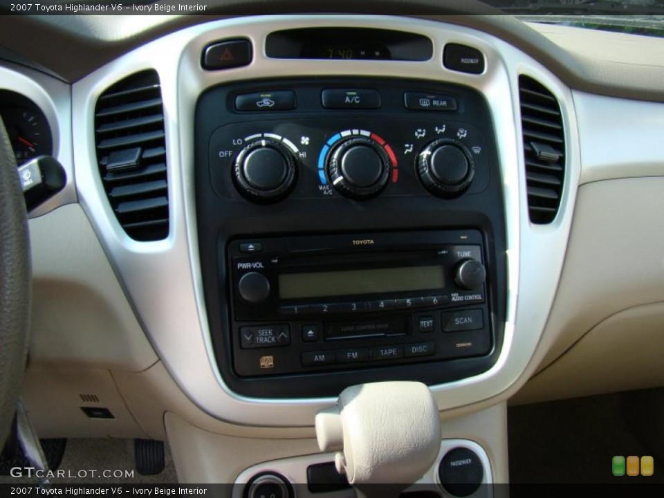 Ivory Beige Interior Controls for the 2007 Toyota Highlander V6 #39962801