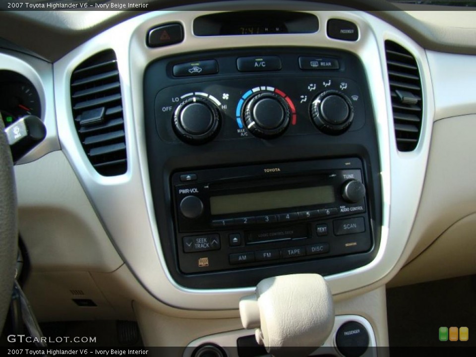 Ivory Beige Interior Controls for the 2007 Toyota Highlander V6 #39962898