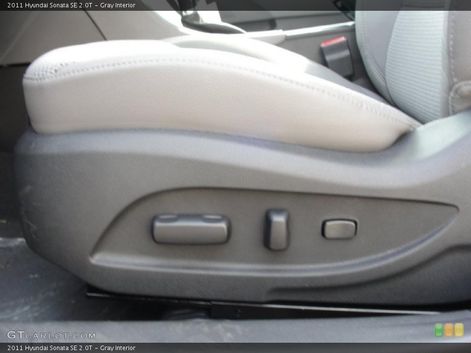 Gray Interior Controls for the 2011 Hyundai Sonata SE 2.0T #39990200