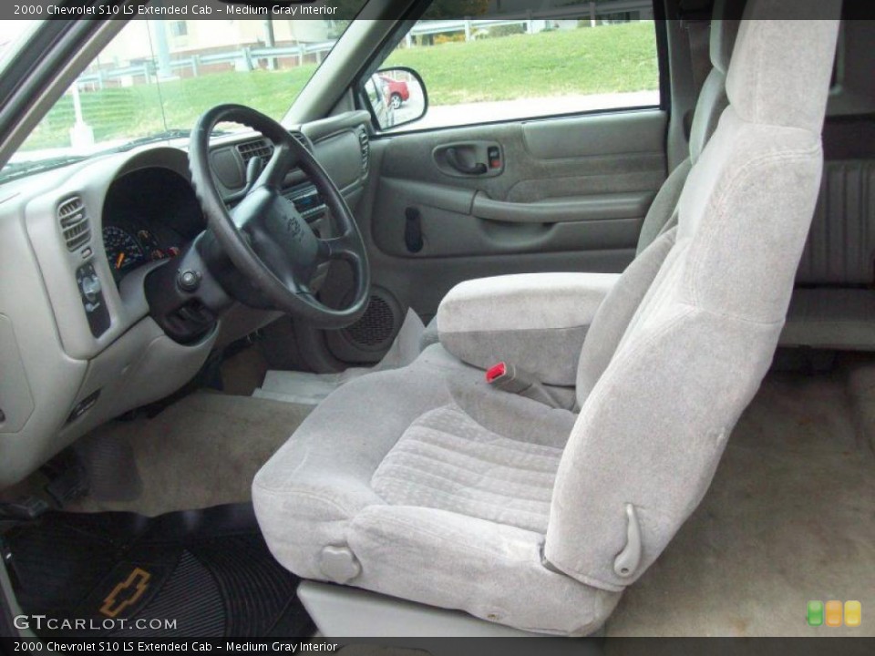 Medium Gray Interior Prime Interior for the 2000 Chevrolet S10 LS Extended Cab #39996788