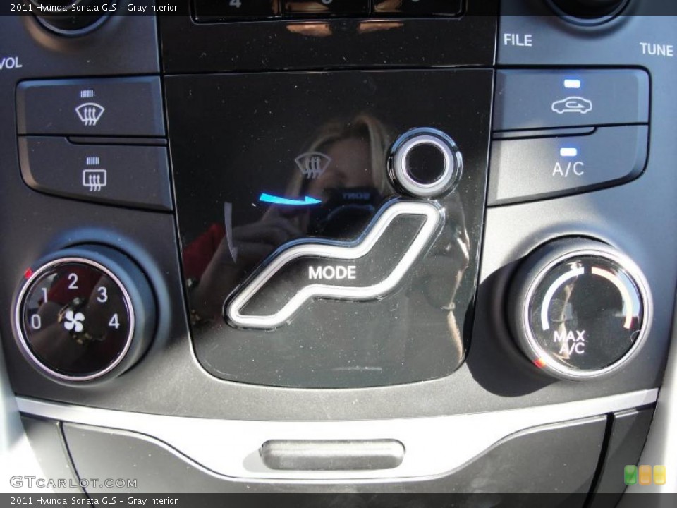 Gray Interior Controls for the 2011 Hyundai Sonata GLS #40028942