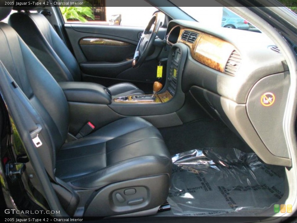 Charcoal Interior Photo for the 2005 Jaguar S-Type 4.2 #40029882