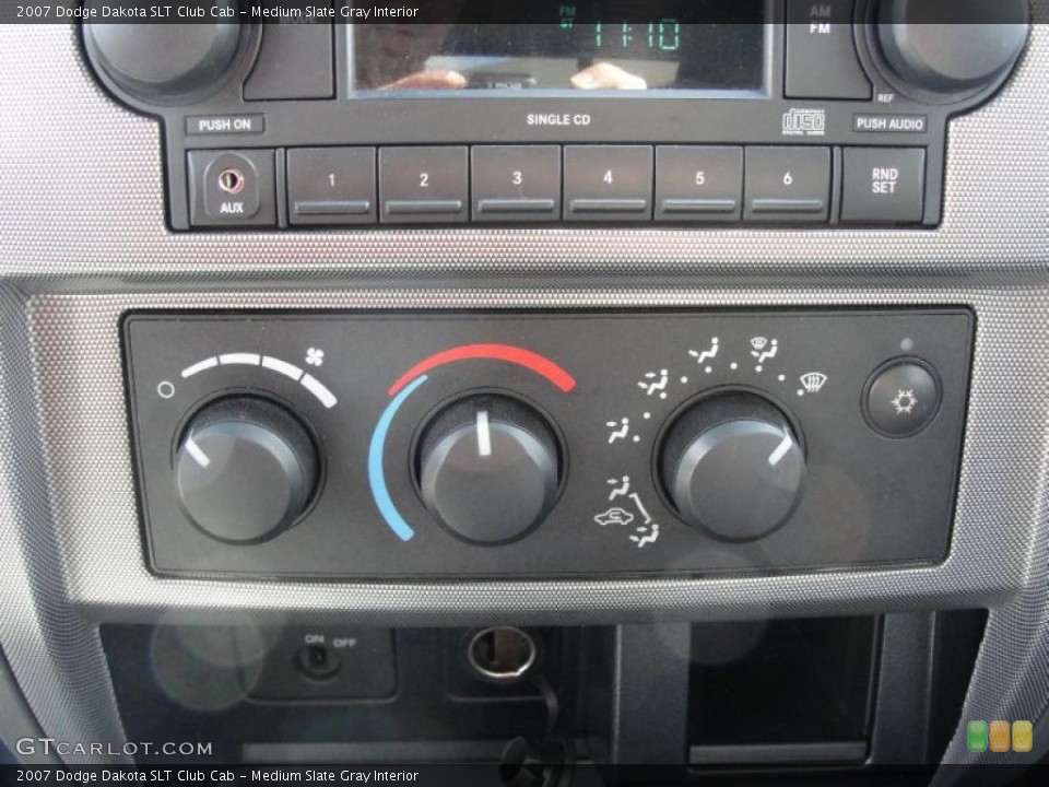 Medium Slate Gray Interior Controls for the 2007 Dodge Dakota SLT Club Cab #40035902