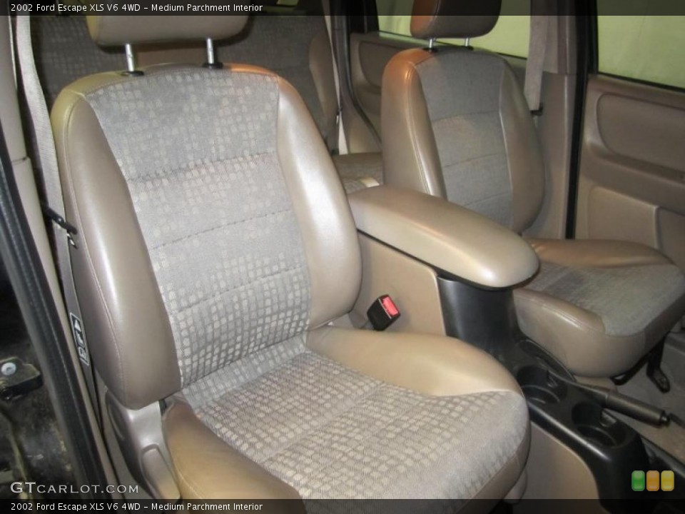 Medium Parchment Interior Photo for the 2002 Ford Escape XLS V6 4WD #40048202
