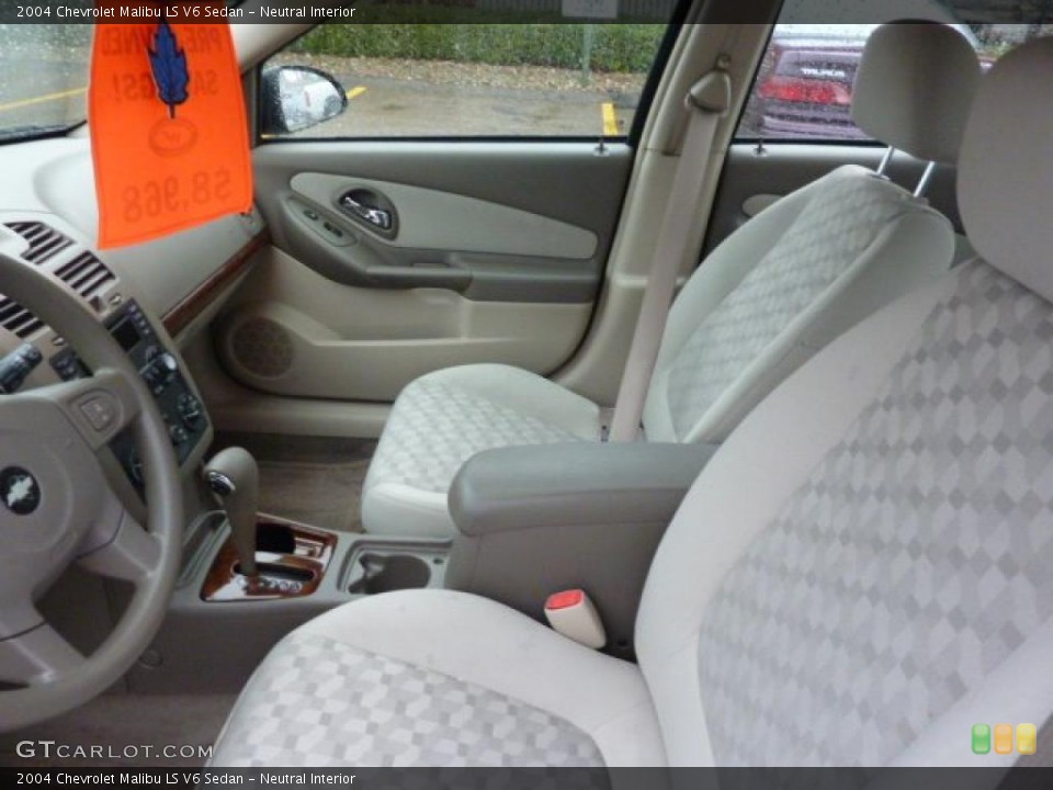 Neutral Interior Photo for the 2004 Chevrolet Malibu LS V6 Sedan #40051234