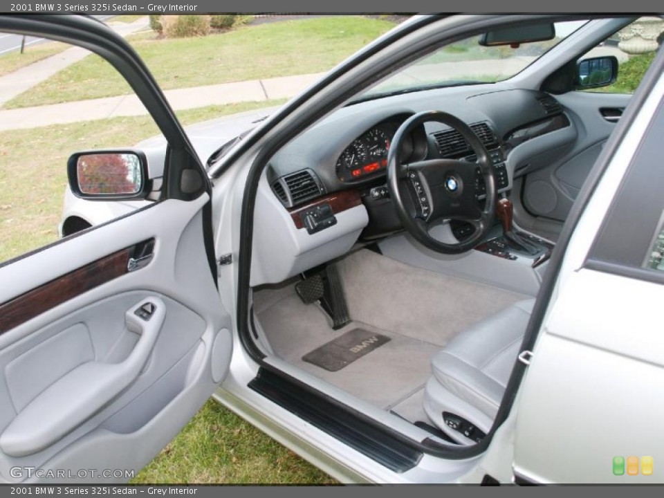 Grey Interior Photo for the 2001 BMW 3 Series 325i Sedan #40051796