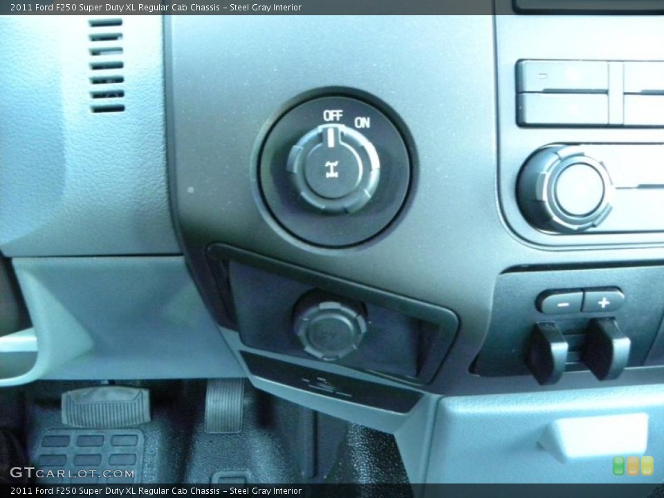 Steel Gray Interior Controls for the 2011 Ford F250 Super Duty XL Regular Cab Chassis #40096299