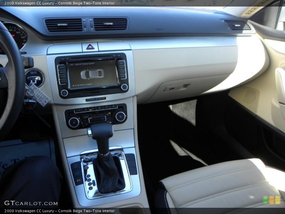 Cornsilk Beige Two-Tone Interior Photo for the 2009 Volkswagen CC Luxury #40098243