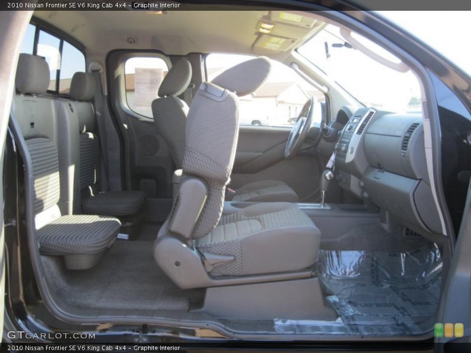 Graphite Interior Photo for the 2010 Nissan Frontier SE V6 King Cab 4x4 #40103203