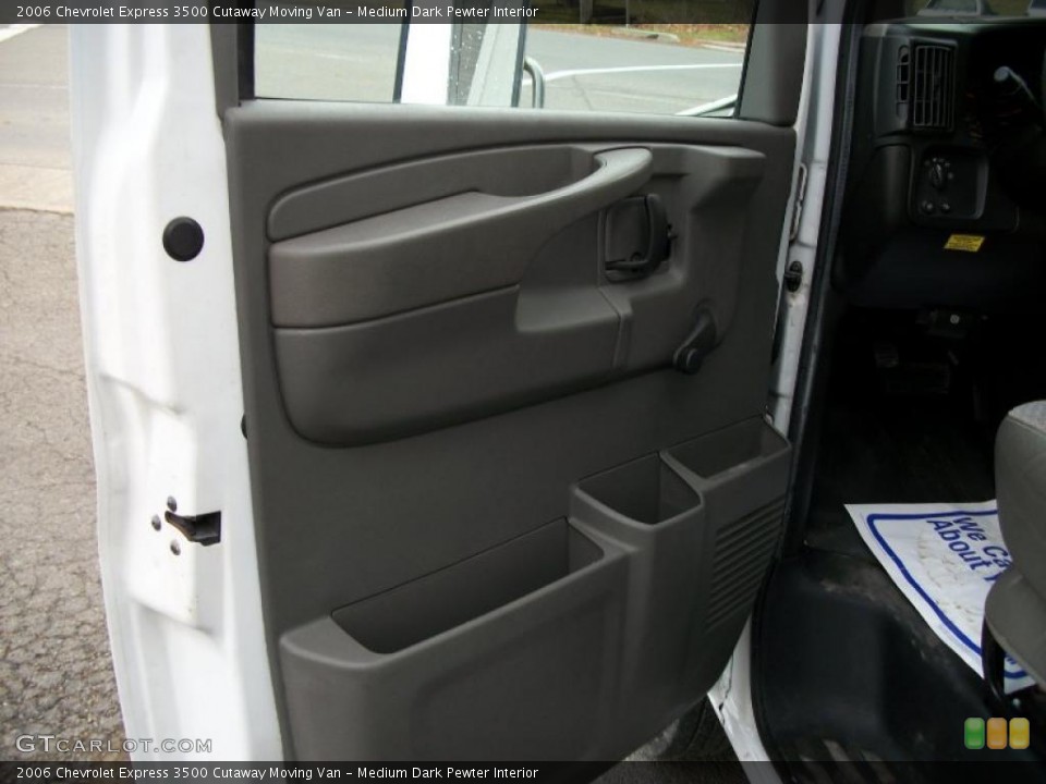 Medium Dark Pewter Interior Door Panel for the 2006 Chevrolet Express 3500 Cutaway Moving Van #40109103
