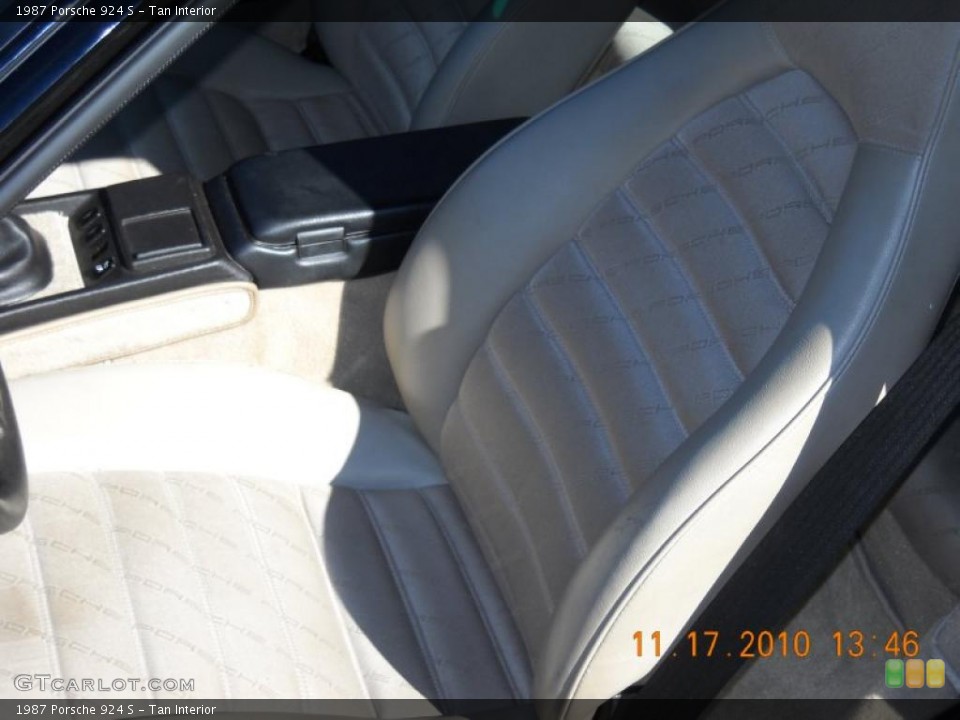 Tan Interior Photo for the 1987 Porsche 924 S #40112647