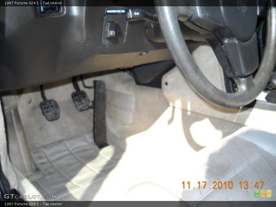 Tan Interior Controls for the 1987 Porsche 924 S #40112699
