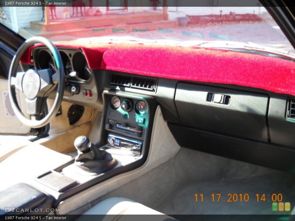 Tan Interior Dashboard for the 1987 Porsche 924 S #40112935
