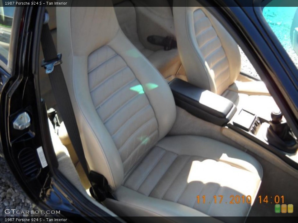 Tan Interior Photo for the 1987 Porsche 924 S #40113023