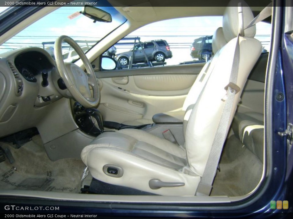 Neutral Interior Photo for the 2000 Oldsmobile Alero GLS Coupe #40135625