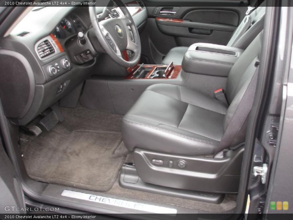 Ebony Interior Photo for the 2010 Chevrolet Avalanche LTZ 4x4 #40151037