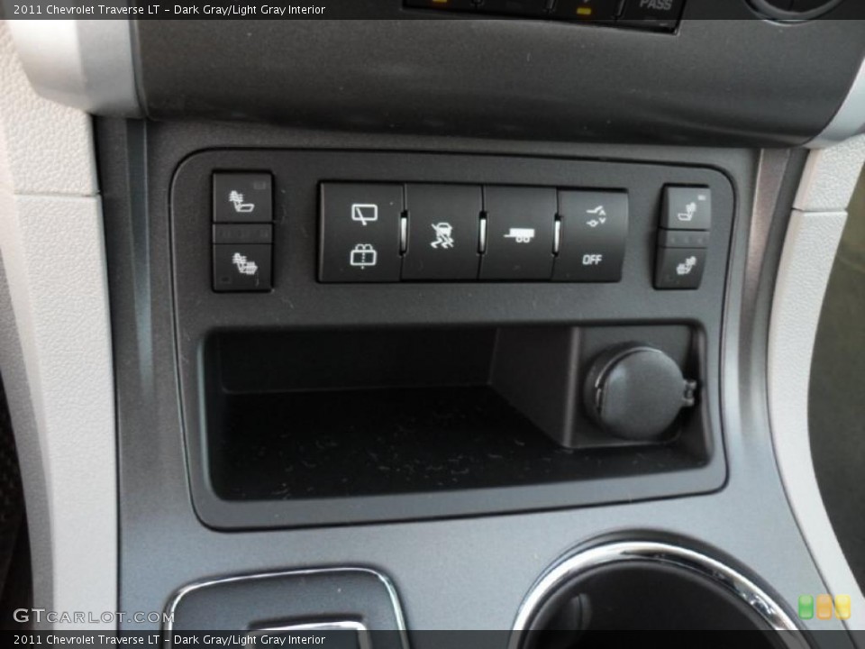 Dark Gray/Light Gray Interior Controls for the 2011 Chevrolet Traverse LT #40157157