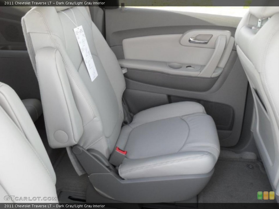 Dark Gray/Light Gray Interior Photo for the 2011 Chevrolet Traverse LT #40157229