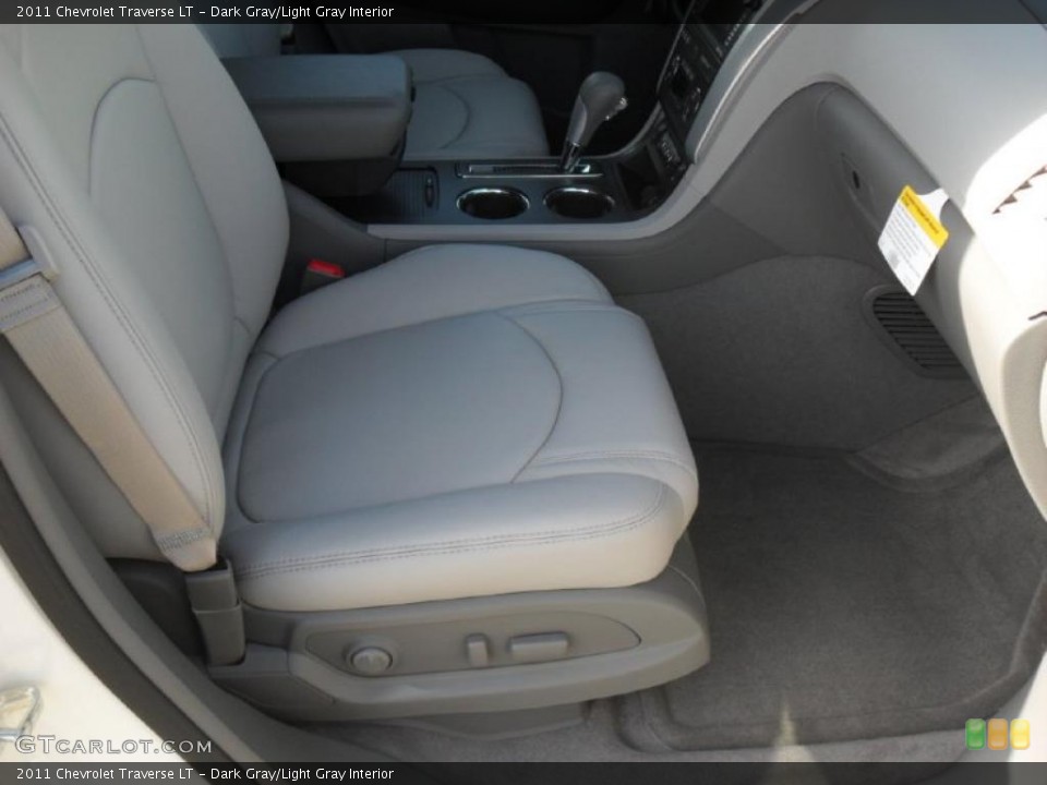 Dark Gray/Light Gray Interior Photo for the 2011 Chevrolet Traverse LT #40157261