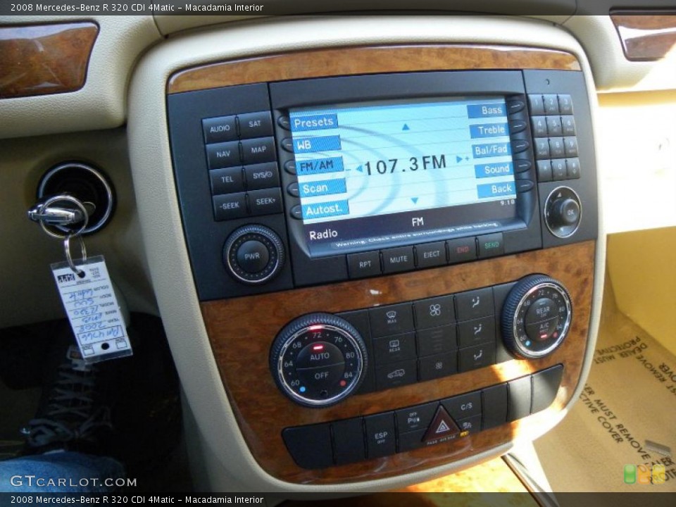 Macadamia Interior Controls for the 2008 Mercedes-Benz R 320 CDI 4Matic #40162205