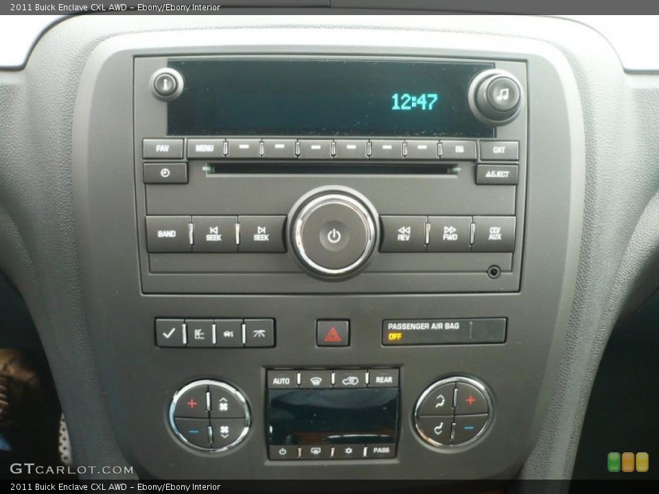 Ebony/Ebony Interior Controls for the 2011 Buick Enclave CXL AWD #40168081