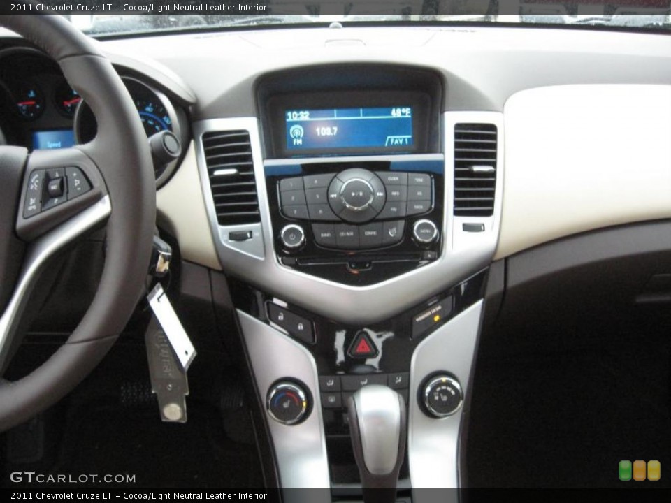 Cocoa/Light Neutral Leather Interior Controls for the 2011 Chevrolet Cruze LT #40170433