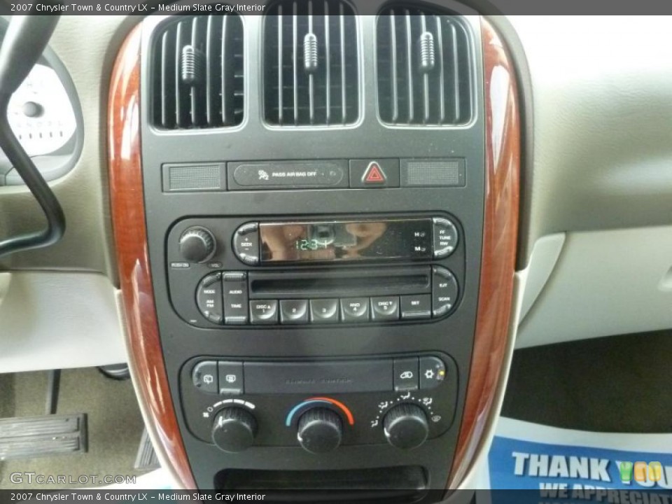 Medium Slate Gray Interior Controls for the 2007 Chrysler Town & Country LX #40173897