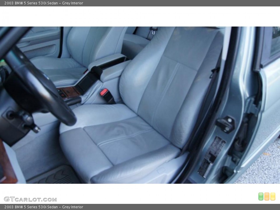 Grey Interior Photo for the 2003 BMW 5 Series 530i Sedan #40179902