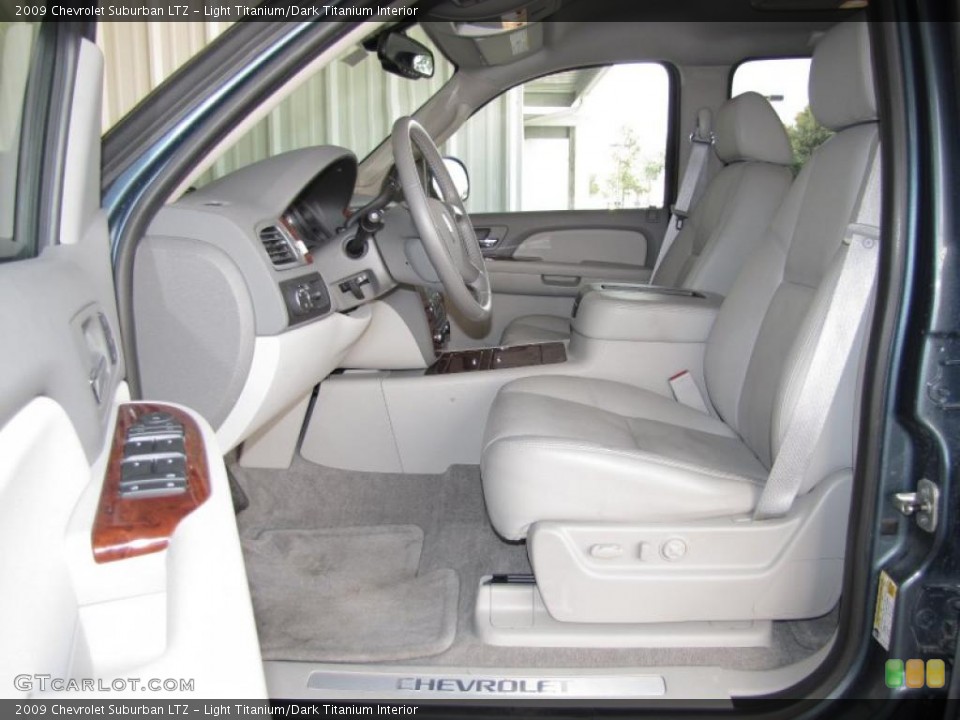 Light Titanium/Dark Titanium Interior Photo for the 2009 Chevrolet Suburban LTZ #40199272
