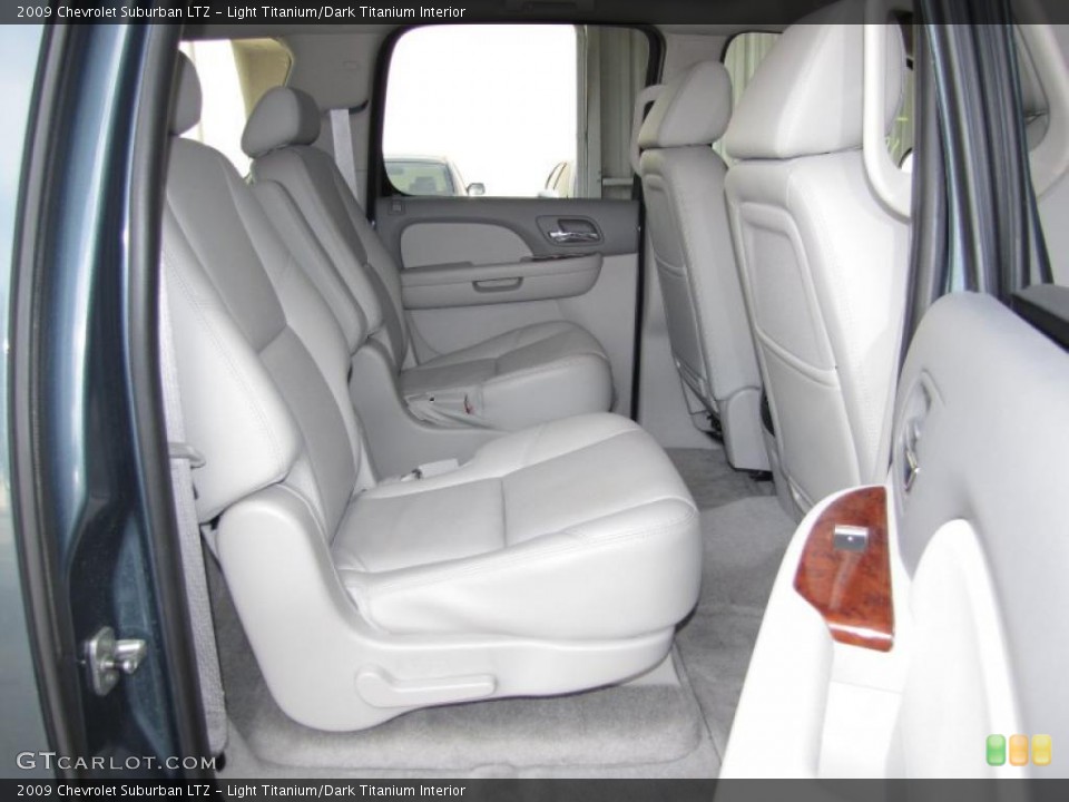 Light Titanium/Dark Titanium Interior Photo for the 2009 Chevrolet Suburban LTZ #40199320