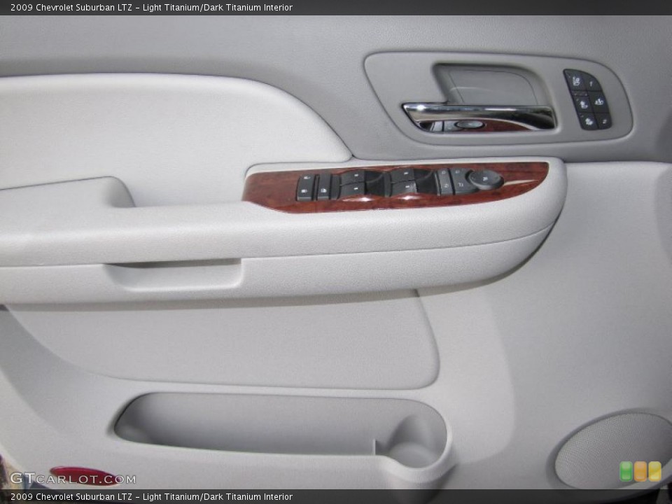 Light Titanium/Dark Titanium Interior Door Panel for the 2009 Chevrolet Suburban LTZ #40199352