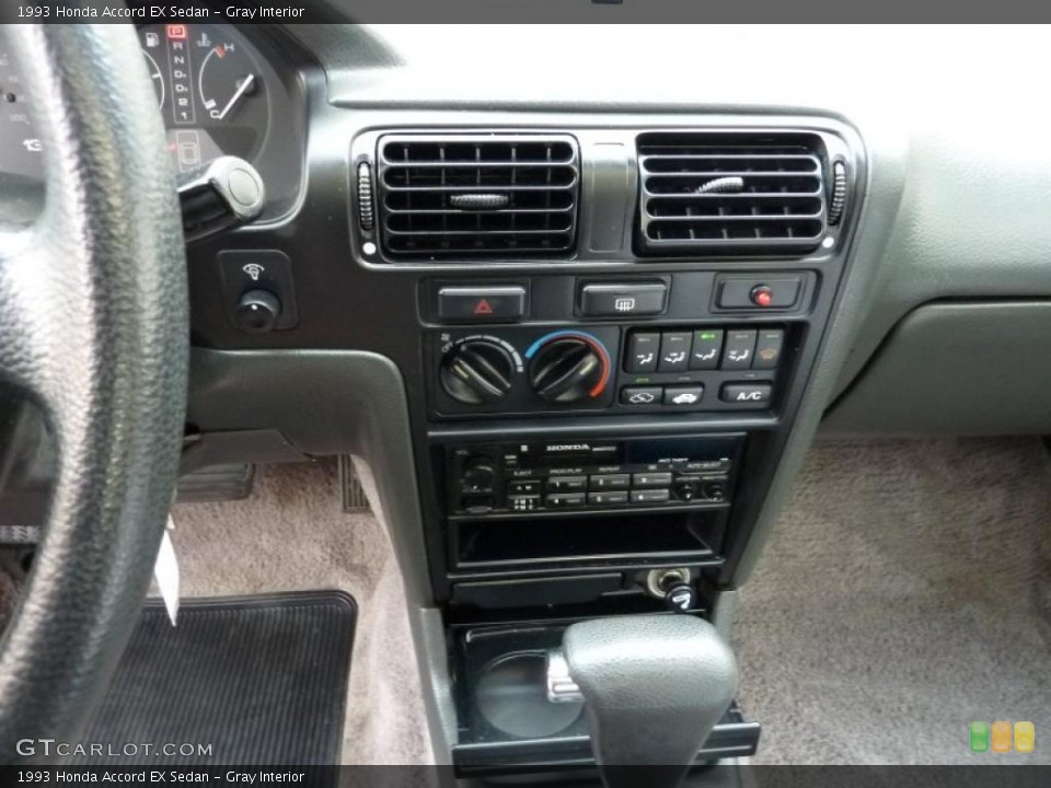 Gray Interior Controls for the 1993 Honda Accord EX Sedan #40208704