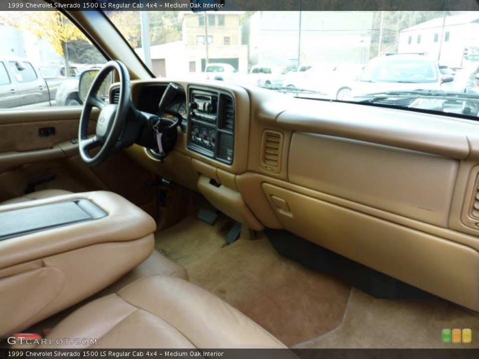 Medium Oak Interior Dashboard for the 1999 Chevrolet Silverado 1500 LS Regular Cab 4x4 #40210315