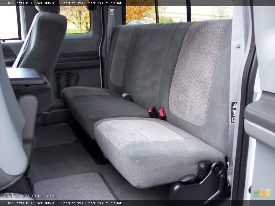 Medium Flint Interior Photo for the 2003 Ford F350 Super Duty XLT SuperCab 4x4 #40217308