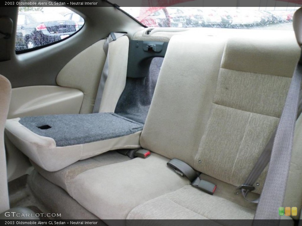 Neutral Interior Photo for the 2003 Oldsmobile Alero GL Sedan #40226478