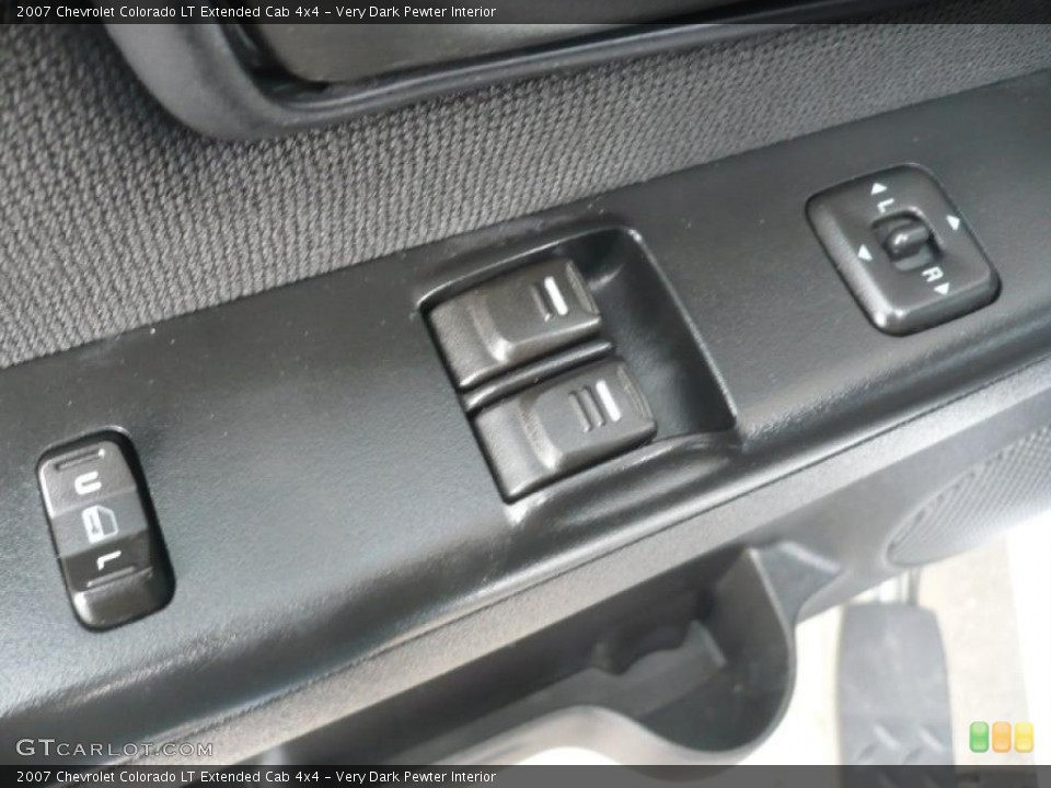 Very Dark Pewter Interior Controls for the 2007 Chevrolet Colorado LT Extended Cab 4x4 #40231538