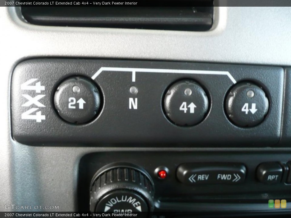 Very Dark Pewter Interior Controls for the 2007 Chevrolet Colorado LT Extended Cab 4x4 #40231782
