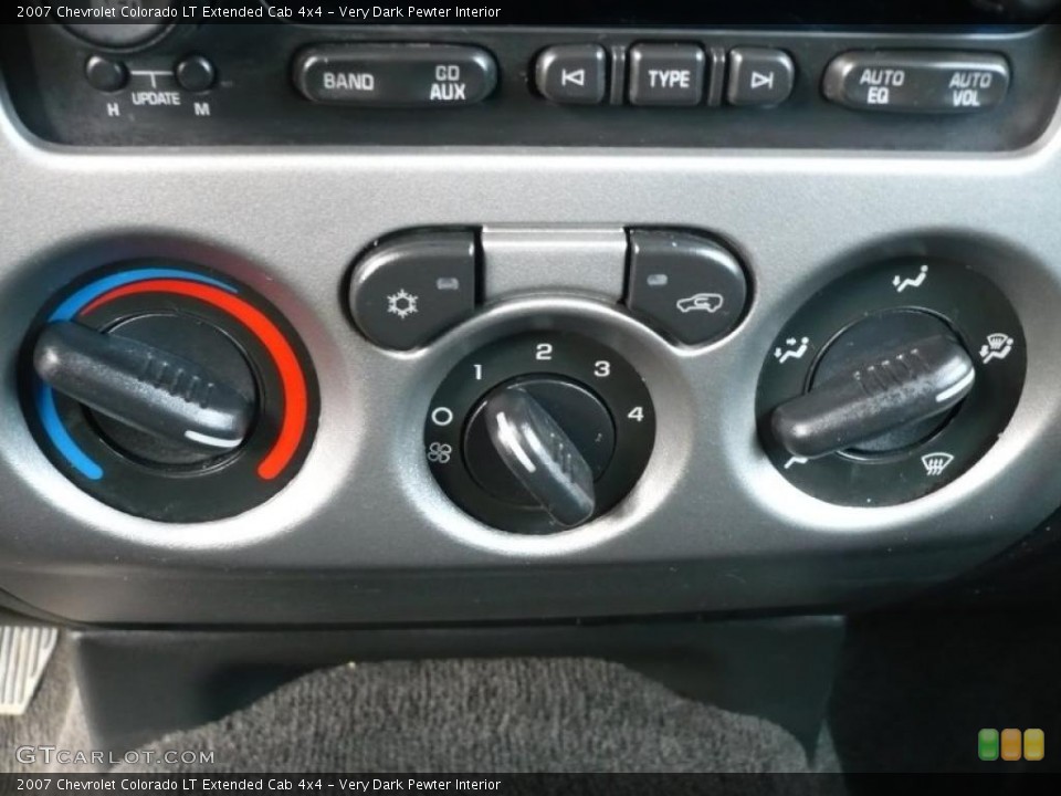 Very Dark Pewter Interior Controls for the 2007 Chevrolet Colorado LT Extended Cab 4x4 #40231810
