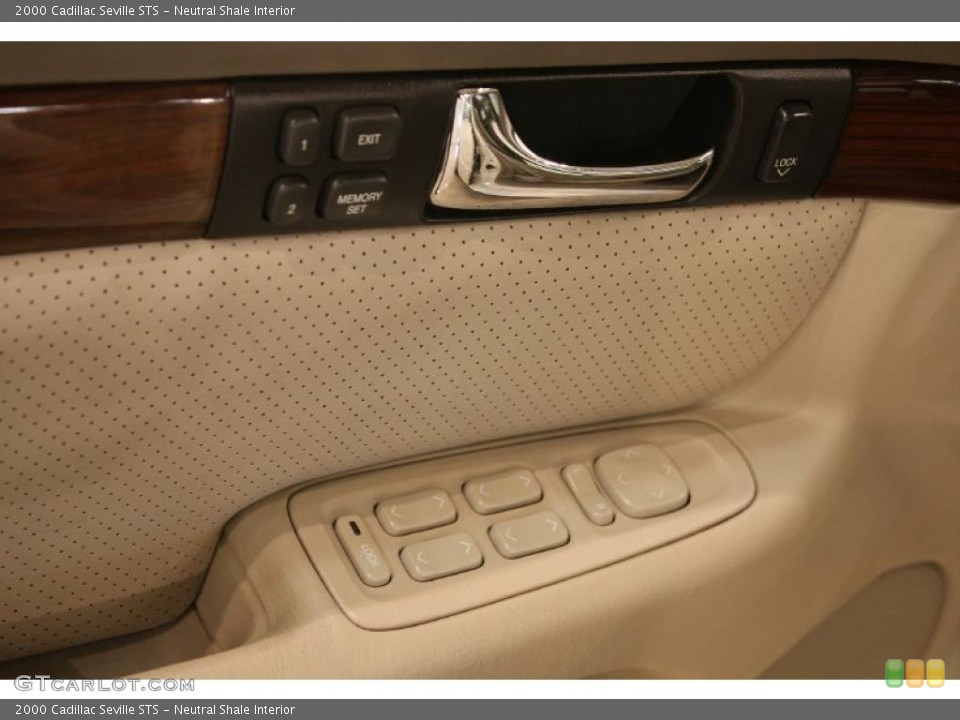 Neutral Shale Interior Controls for the 2000 Cadillac Seville STS #40234130