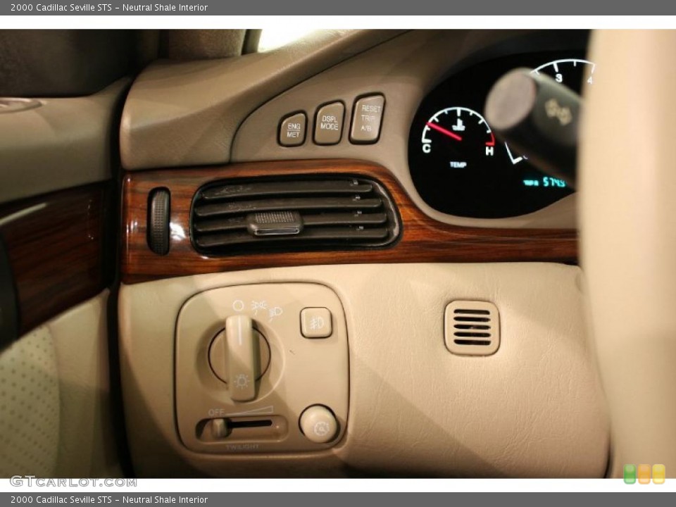 Neutral Shale Interior Controls for the 2000 Cadillac Seville STS #40234146