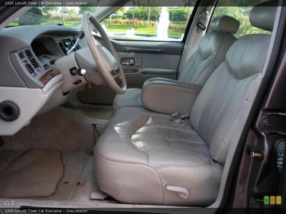 Grey Interior Photo for the 1995 Lincoln Town Car Executive #40267838