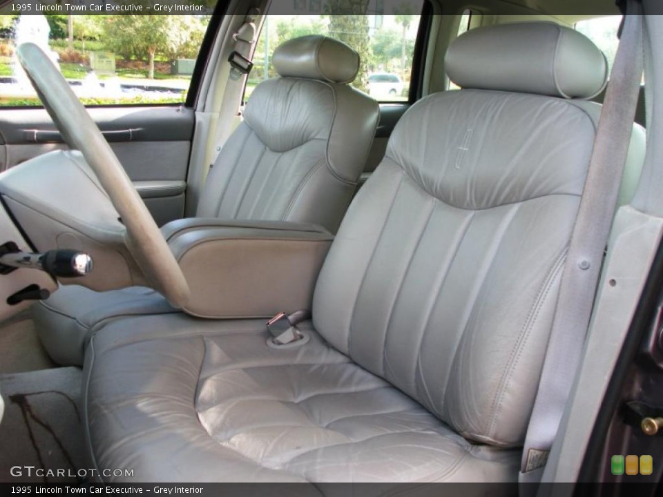 Grey Interior Photo for the 1995 Lincoln Town Car Executive #40267862